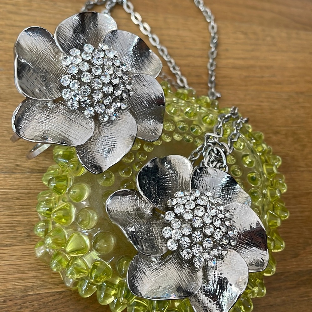 Statement Necklace and Bracelet set. Flower design jewelry.